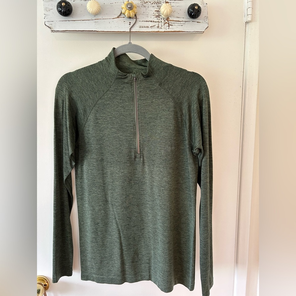 Gently Used Men’s XS Lululemon Zip-up Henley